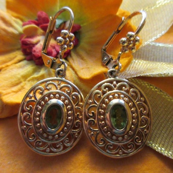 Peridot Gold/Brass Earrings - Picture 1 of 1